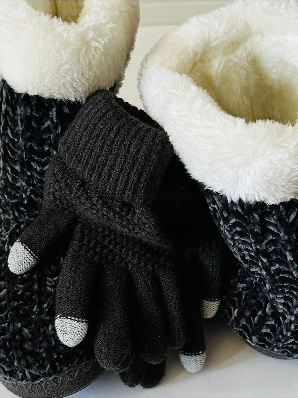 Source Unknown black knit